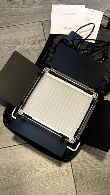 NEEWER 660 LED Multicolor  beschikbaar voor biedingen