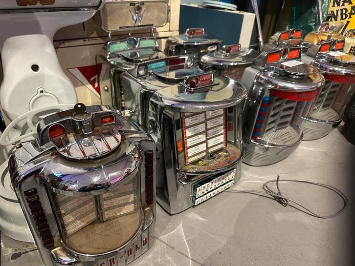 Te koop WALLBOXEN WALLBOXEN EN NOG MEER WALLBOXEN !, Verzamelen, Automaten | Jukeboxen, Zo goed als nieuw, Overige merken, 1950 tot 1960