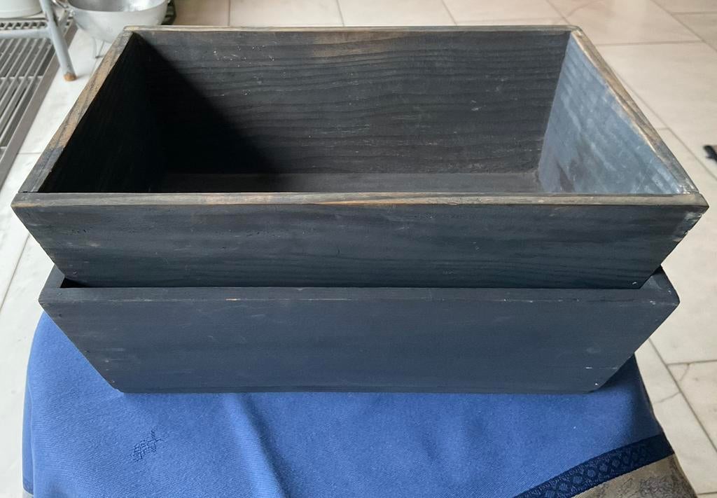Twee blauwe houten bakken, leuk voor noten, fruit, etc., Huis en Inrichting, Woonaccessoires | Kisten, Minder dan 50 cm, Grenenhout