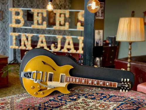 2014 Gibson Johnny A Signature Antique Gold w/ stinger, Muziek en Instrumenten, Snaarinstrumenten | Gitaren | Elektrisch, Gebruikt