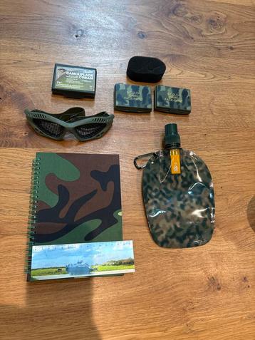 Legerspullen/Camouflage Set, Bril, Verf, Notitieboek & Meer! beschikbaar voor biedingen