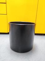 Zwarte bloempot 23 cm., Rond, Ophalen of Verzenden, Aardewerk, Minder dan 40 cm