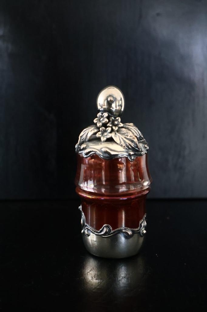 Domar parfumfles zilver overlay, Antiek en Kunst, Antiek | Glas en Kristal, Ophalen of Verzenden