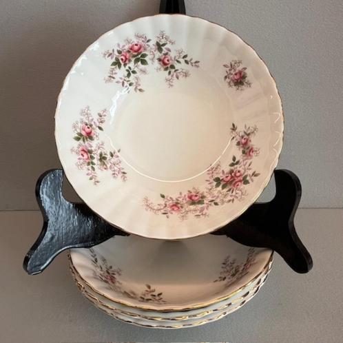 Royal Albert "Lavender Rose" – 4 schaaltjes – Ø 15,5 cm, Antiek en Kunst, Antiek | Servies los, Ophalen of Verzenden
