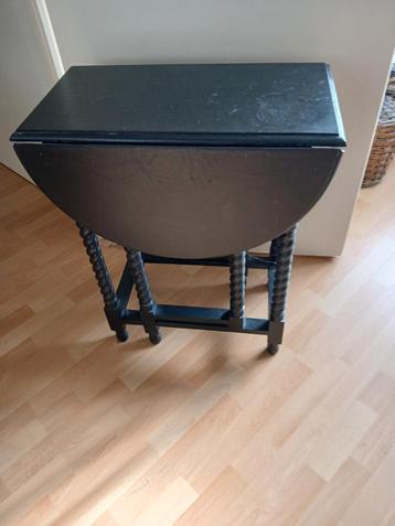 Antieke zwarte Hangoor Tafel Bijzettafeltje beschikbaar voor biedingen