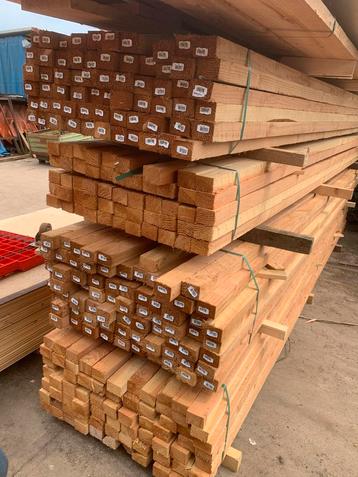 Douglas hout planken ribben balken beschikbaar voor biedingen