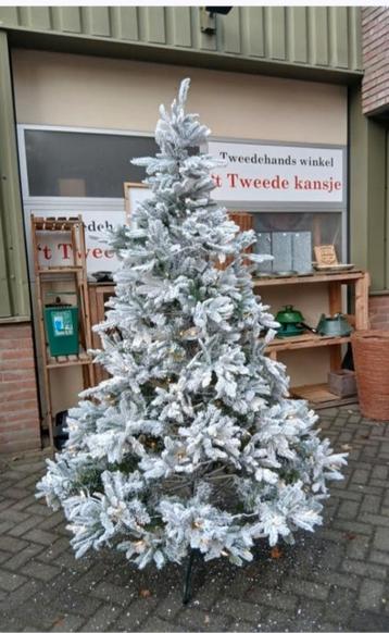 Andorra Flocked Kunstkerstboom 213 cm hoog, Besneeuwd. beschikbaar voor biedingen