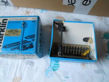 Märklin 7339 hand geschakeld hoofdsein met treinbeinvloeding beschikbaar voor biedingen