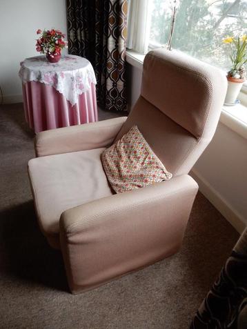 Vintage Gelderland design fauteuil stoel stof roze teint beschikbaar voor biedingen