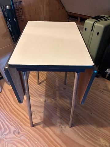 Formica keukentafeltje van oma ‘60 beschikbaar voor biedingen