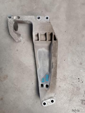 Versnellingsbak steun BMW X3 / X4 F25 F26 22316786567 678656 beschikbaar voor biedingen