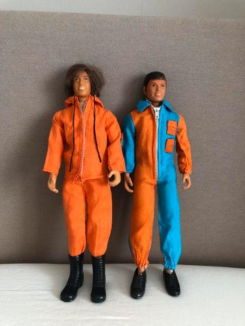 Super John met kleding, vriend van Super Linna beschikbaar voor biedingen