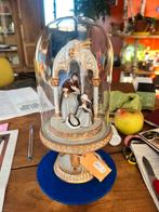 Religieus tafereel in glazen stolp, Ophalen, Nieuw
