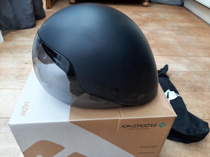 Lazer Victor Matt Black Kinecore mt M met extra vizier ZGAN, Fietsen en Brommers, Fietsaccessoires | Fietshelmen, Zo goed als nieuw