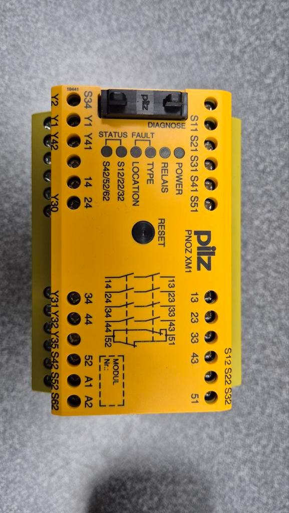 Pilz PNOZ XM1 Veiligheidsrelais, Hobby en Vrije tijd, Elektronica-componenten, Ophalen of Verzenden