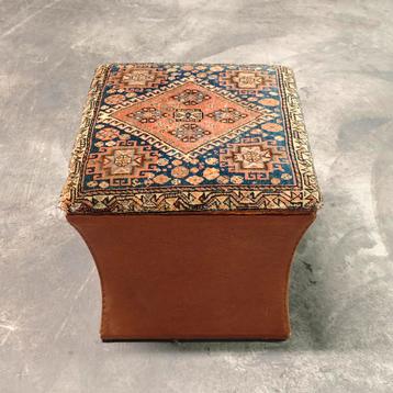 Unieke opbergpoef met Perzisch tapijt & kelim – 48x48x50 cm beschikbaar voor biedingen