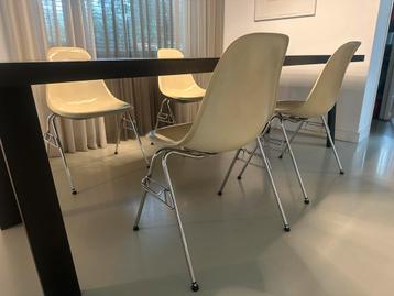 Eames chair DSS Herman Miller 14-3-1975 originele productie beschikbaar voor biedingen