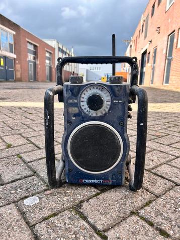 Bouwradio - Robuust en Betrouwbaar beschikbaar voor biedingen