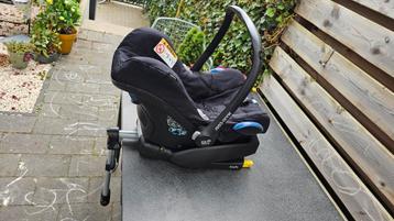 Maxicosi met 2x maxicosi cabrio-fixbase beschikbaar voor biedingen