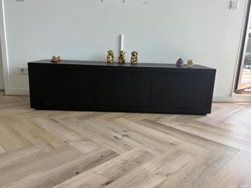Zwart gelakt eiken tv meubel Goossens 
