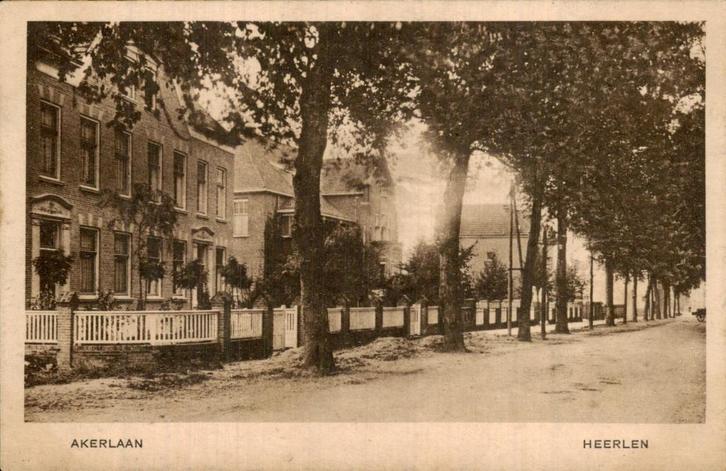Heerlen - Akerlaan, Verzamelen, Ansichtkaarten | Nederland, Gelopen, Limburg, 1940 tot 1960, Ophalen of Verzenden