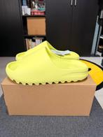 Adidas Yeezy Slide Glow Green Maat 43 - Nieuw!, Kleding | Heren, Schoenen, Ophalen of Verzenden, Nieuw, Overige kleuren, Slippers