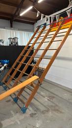 Klimrek / Wandrek voor sporthal, gymzaal, loods. Inc. Bankje, Ophalen, Gebruikt, Armen, Overige typen
