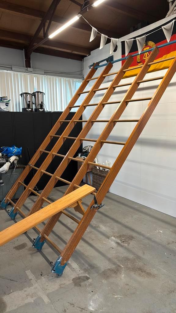 Klimrek / Wandrek voor sporthal, gymzaal, loods. Inc. Bankje, Sport en Fitness, Fitnessmaterialen, Gebruikt, Overige typen, Armen