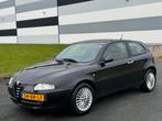 Alfa Romeo 147 1.6 T.spark 16V 88KW / Leder / Cruise / Uniek, Auto's, Voorwielaandrijving, Euro 6, 4 cilinders, 400 kg