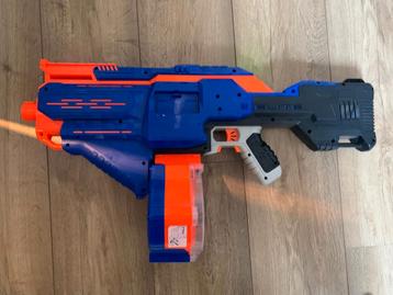 Verschillende nerf pistolen en geweren.  beschikbaar voor biedingen