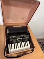 Vintage Italiaanse Accordeon Scandalli + Koffer, Muziek en Instrumenten, Accordeons, Ophalen of Verzenden, Zo goed als nieuw, 120-bas