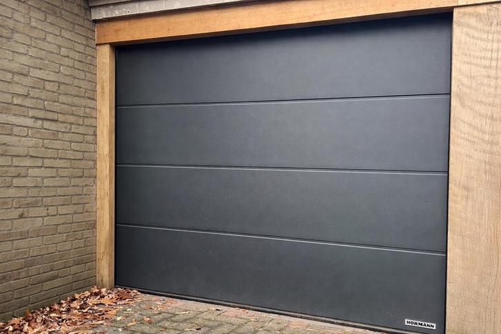 Hormann Garagedeur Antraciet Elektrisch bleutooth en app, Doe-het-zelf en Verbouw, Deuren en Horren, Zo goed als nieuw, Garagedeur