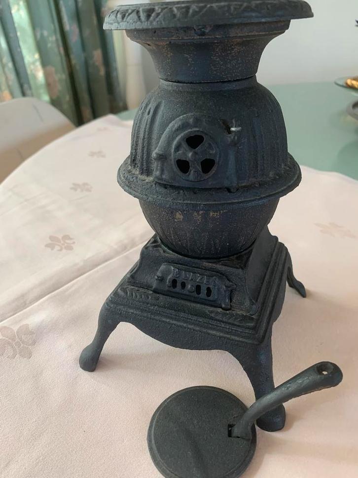 Miniatuur gietijzeren potkacheltje, Huis en Inrichting, Woonaccessoires | Overige, Nieuw, Ophalen of Verzenden