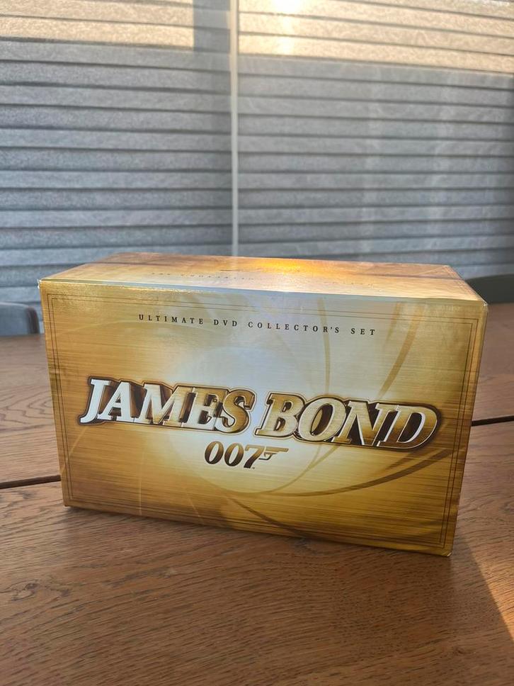 James Bond DVD Collectors Box – 20 Films + Casino Royale, Cd's en Dvd's, Dvd's | Avontuur, Zo goed als nieuw, Ophalen of Verzenden