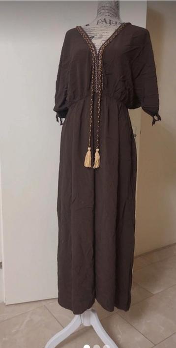 Mooie bruine maxi jurk beschikbaar voor biedingen