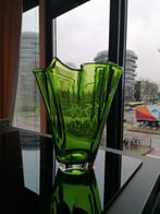 Vintage Mondgeblazen groene Zakdoek Vaas, Huis en Inrichting, Woonaccessoires | Vazen, Gebruikt, Ophalen of Verzenden, Glas, Minder dan 50 cm