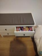 Klein kastje of   bankje wit met grijs kussen, Minder dan 75 cm, Zo goed als nieuw, Minder dan 50 cm, Ophalen