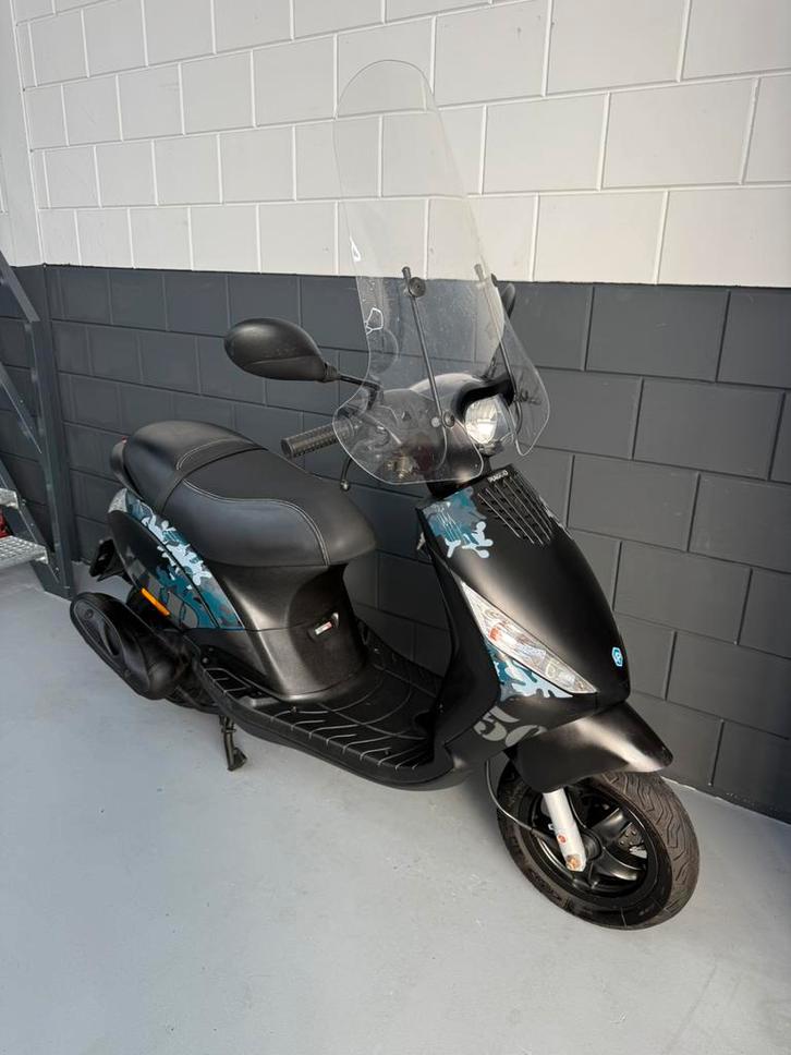 Piaggio Zip 4Takt 2015 Snorscooter 10.000km ( 1e eigenaar ), Motoren, Tuning en Styling, Ophalen