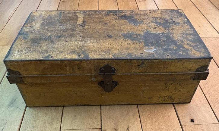 Oude Metalen Hutkoffer, Huis en Inrichting, Woonaccessoires | Kisten, Gebruikt, Minder dan 50 cm, Minder dan 50 cm, 50 tot 100 cm