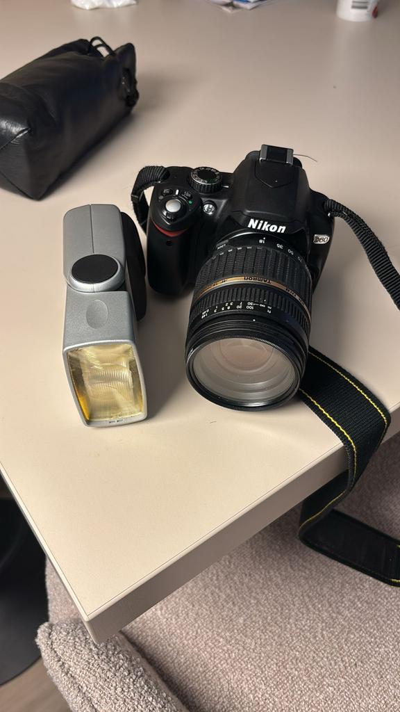 Nikon D60 DSLR-set met 3 lenzen + statief + flitser, Audio, Tv en Foto, Fotocamera's Digitaal, Gebruikt, Spiegelreflex, Nikon