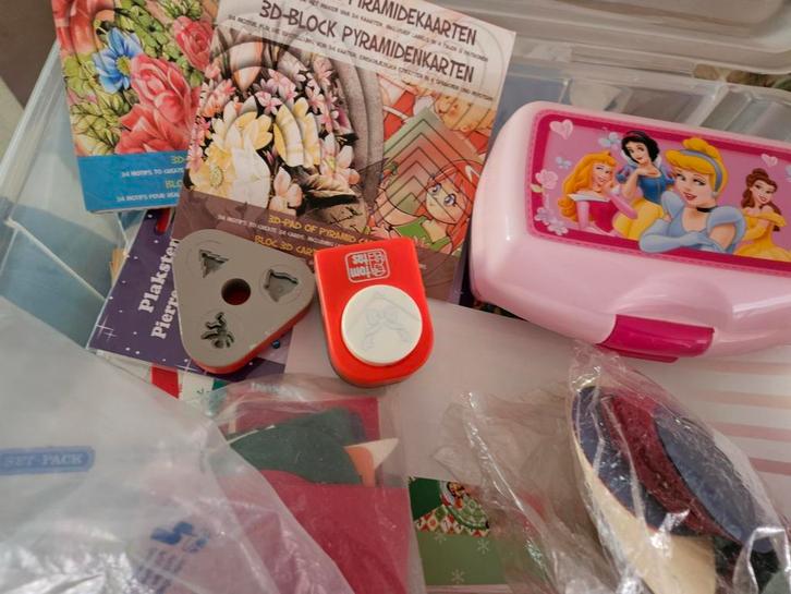 Veel spullen om zelf kaarten te maken, Hobby en Vrije tijd, Kaarten | Zelf maken, Zo goed als nieuw, Overige thema's, Ophalen of Verzenden