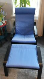 Houten stoel van Ikea met voetenbank en kobaltblauwe kussens, Huis en Inrichting, Stoelen, Blauw, Gebruikt, Eén, Hout