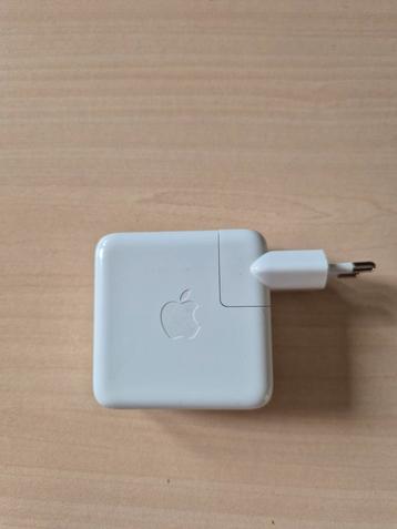 Apple 70W USB C Power Adapter a2743 beschikbaar voor biedingen