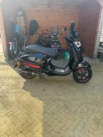 Vespa Sprint E5 4takt 2021 Black on Black x Akrapovic, Fietsen en Brommers, Scooters | Vespa, Ophalen, Maximaal 45 km/u, Vespa S