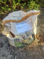Ongeopende zak gemengd graan voor de kippen., Ophalen, Pluimvee