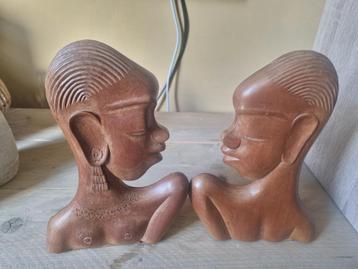2 Mooie Hand gemaakte houten Afrikaanse buste/beelden beschikbaar voor biedingen