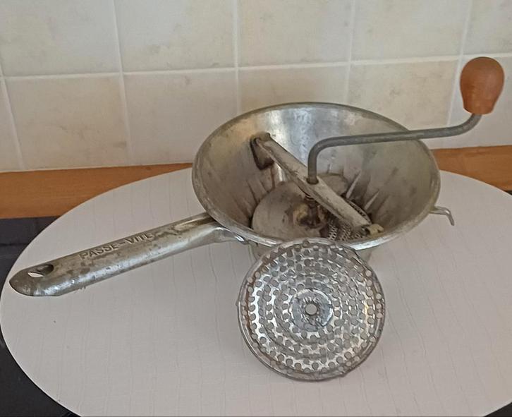 Vintage Passe-vite / Pureermolen met 2 schijven, Huis en Inrichting, Keuken | Keukenbenodigdheden, Gebruikt, Ophalen of Verzenden