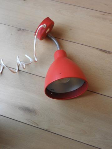 rood metalen kinderbedlampje. In goede staat. beschikbaar voor biedingen