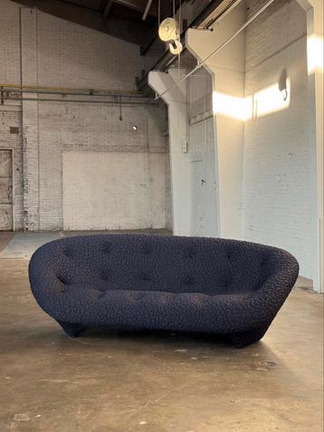 Ligne Roset Ploum Sofa | Moby Prune (NIEUWSTAAT) beschikbaar voor biedingen