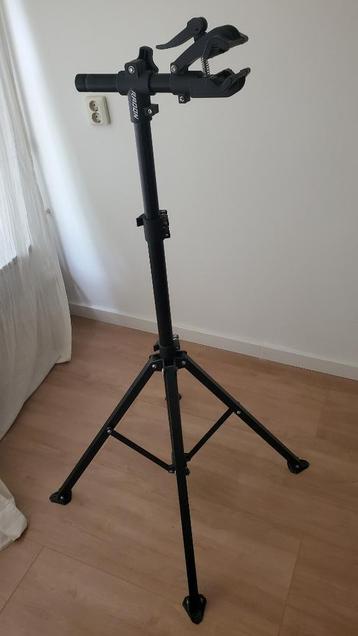 Radon Bicycle Repair Stand Fietsreparatiestandaard beschikbaar voor biedingen
